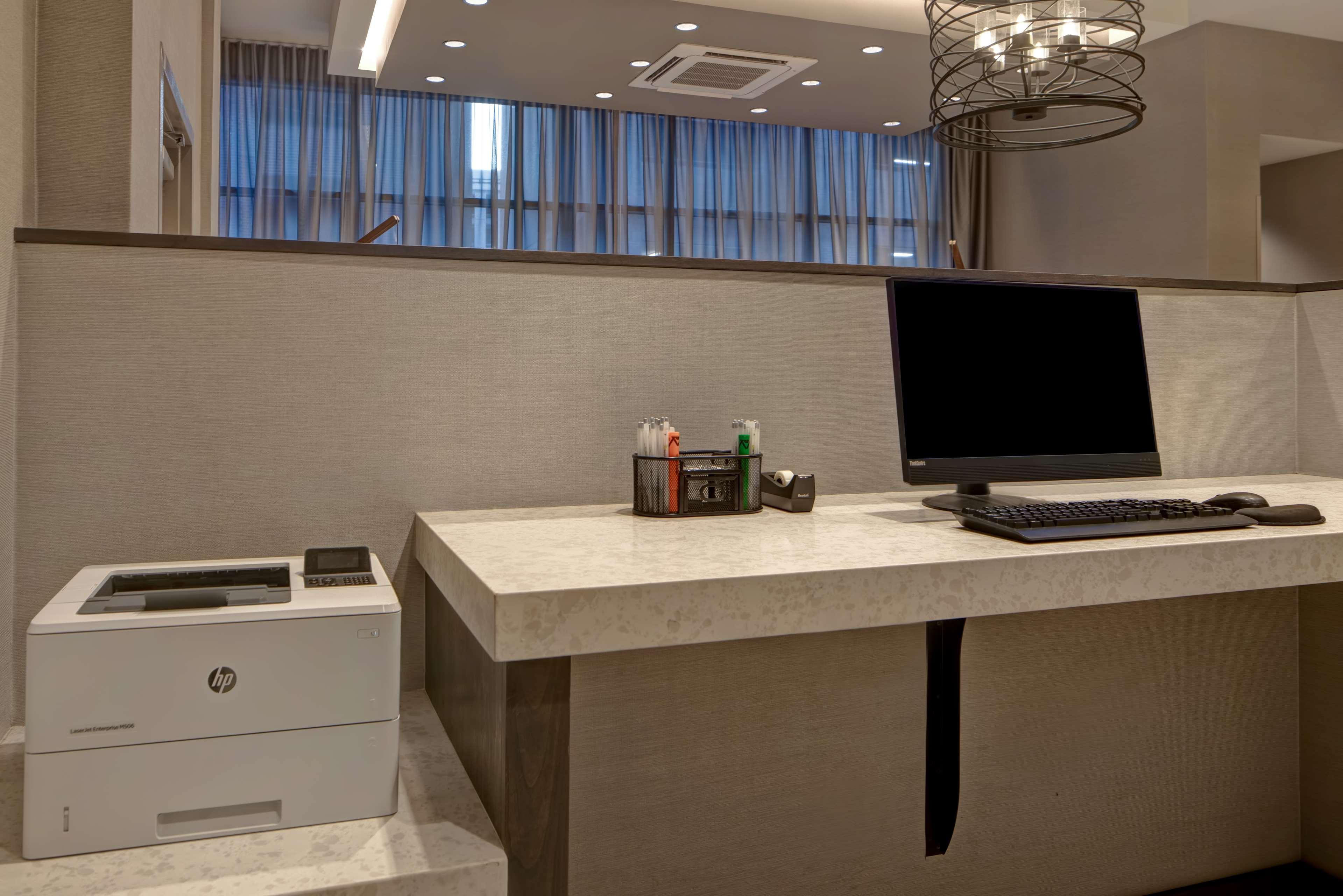 Home2 By Hilton On The Riverwalk 3*