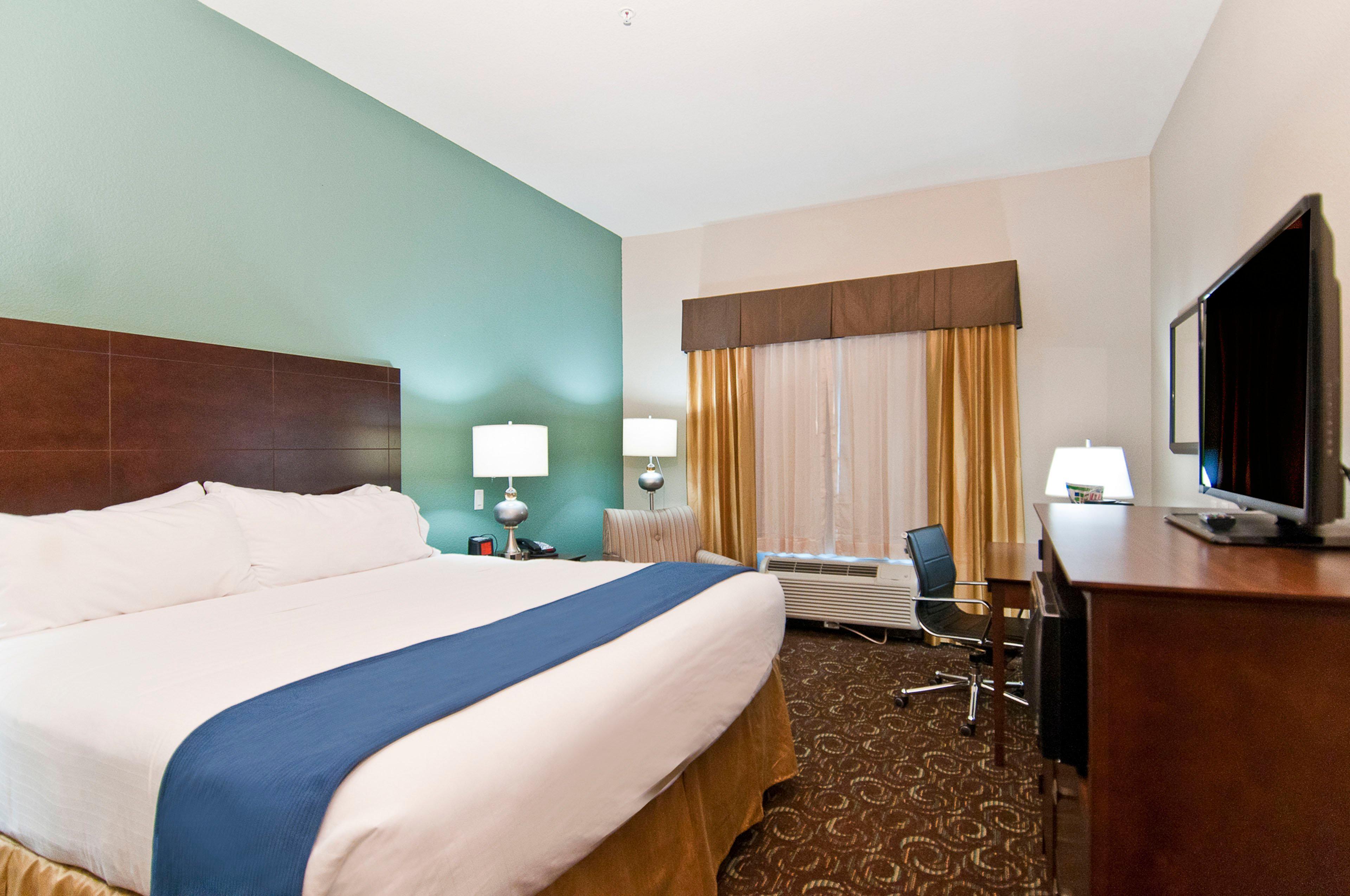 Hotel Express & Frost Bank Center By Ihg 2*
