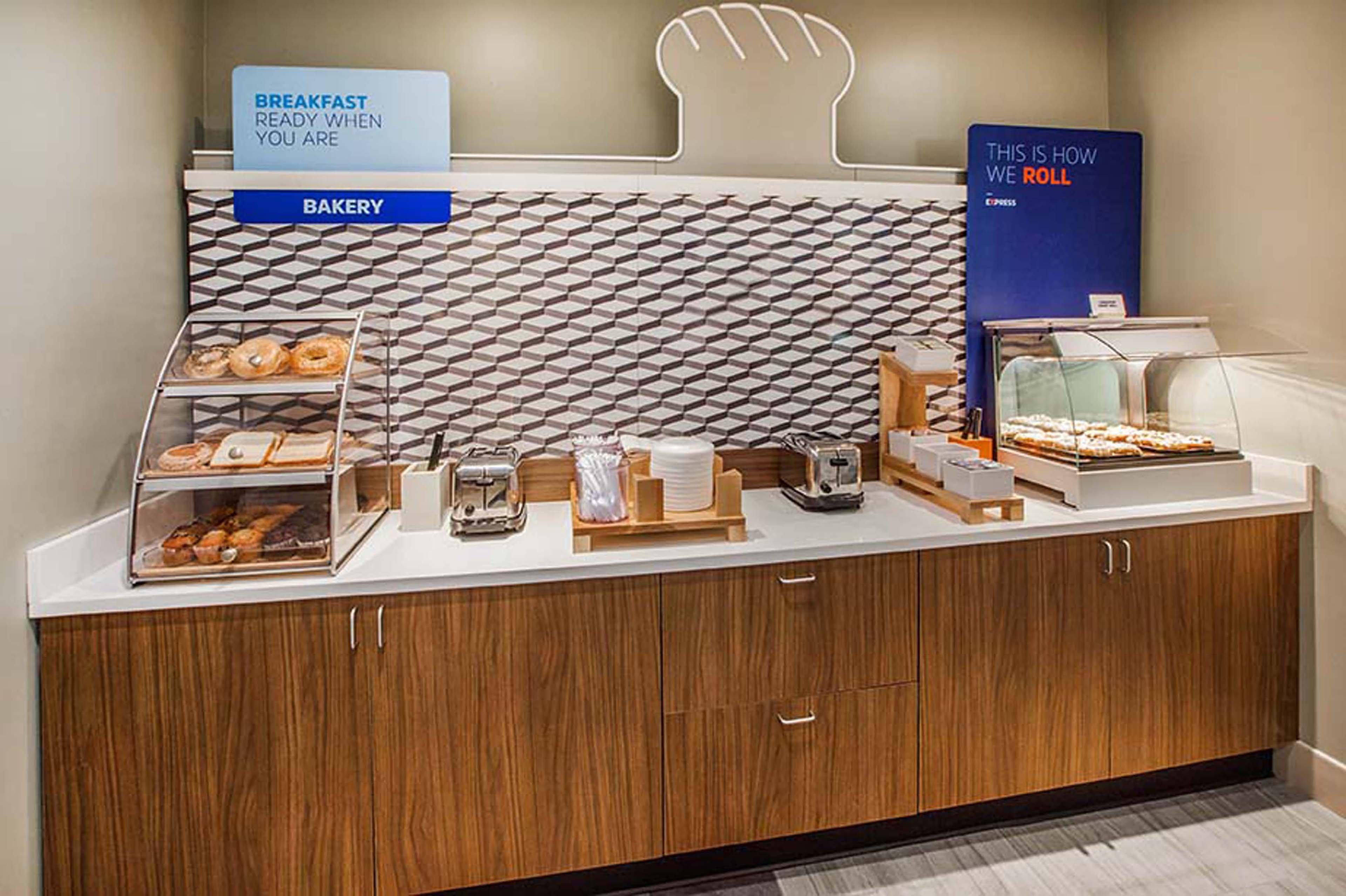 Hotel Express & Frost Bank Center By Ihg