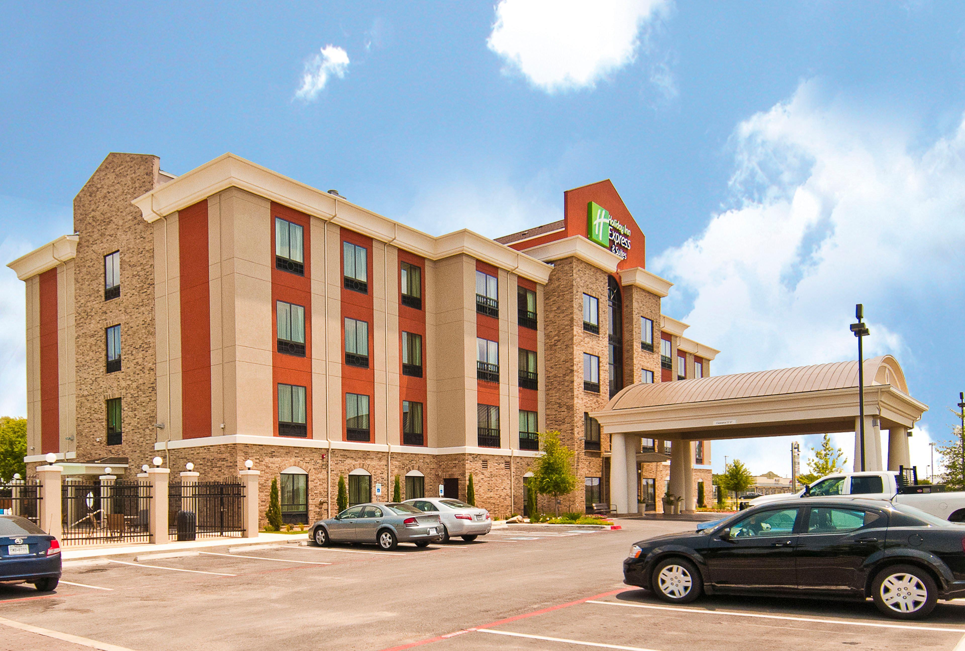 Express & Frost Bank Center By Ihg Hotel 2*