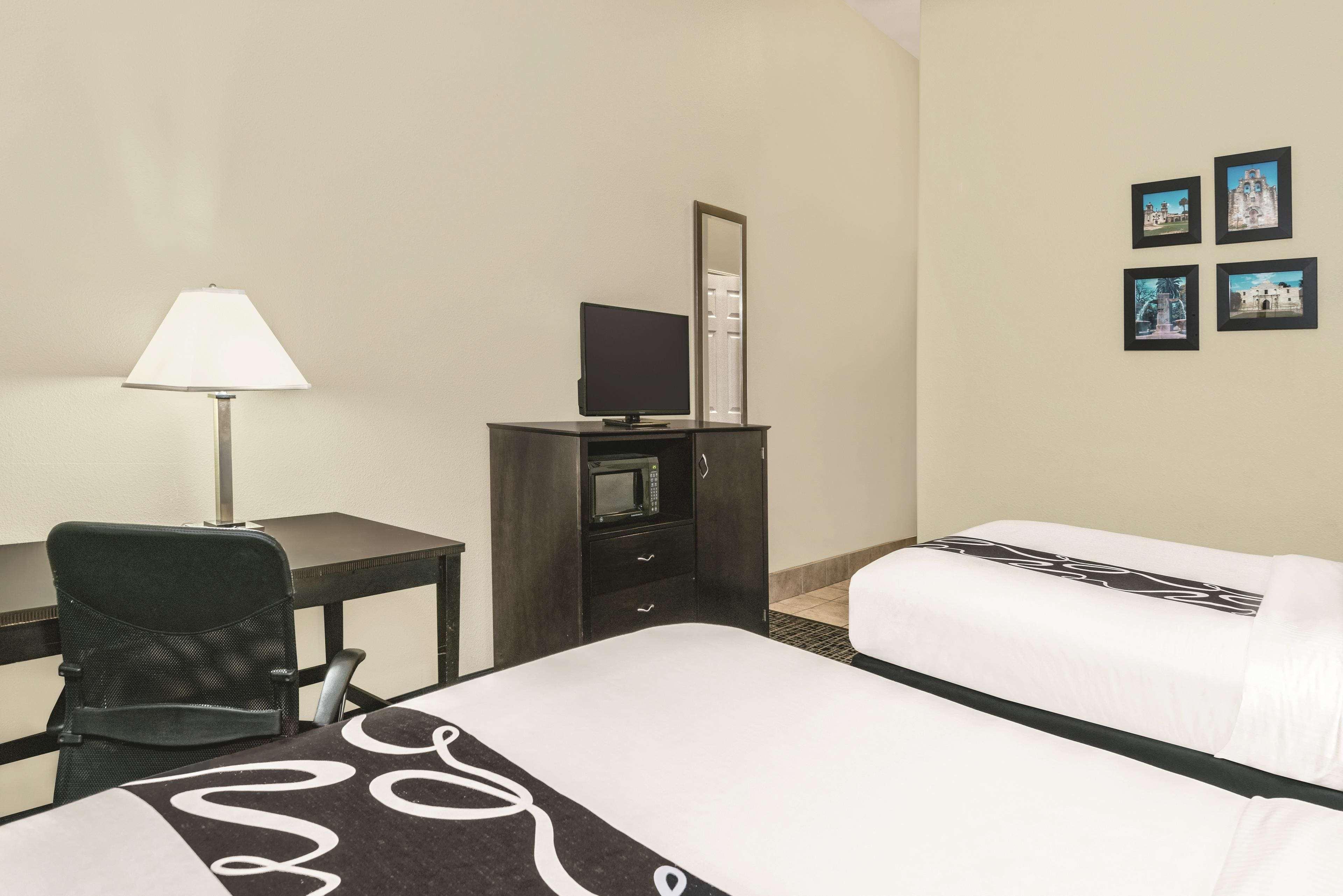 La Quinta By Wyndham San Antonio The Dominion
