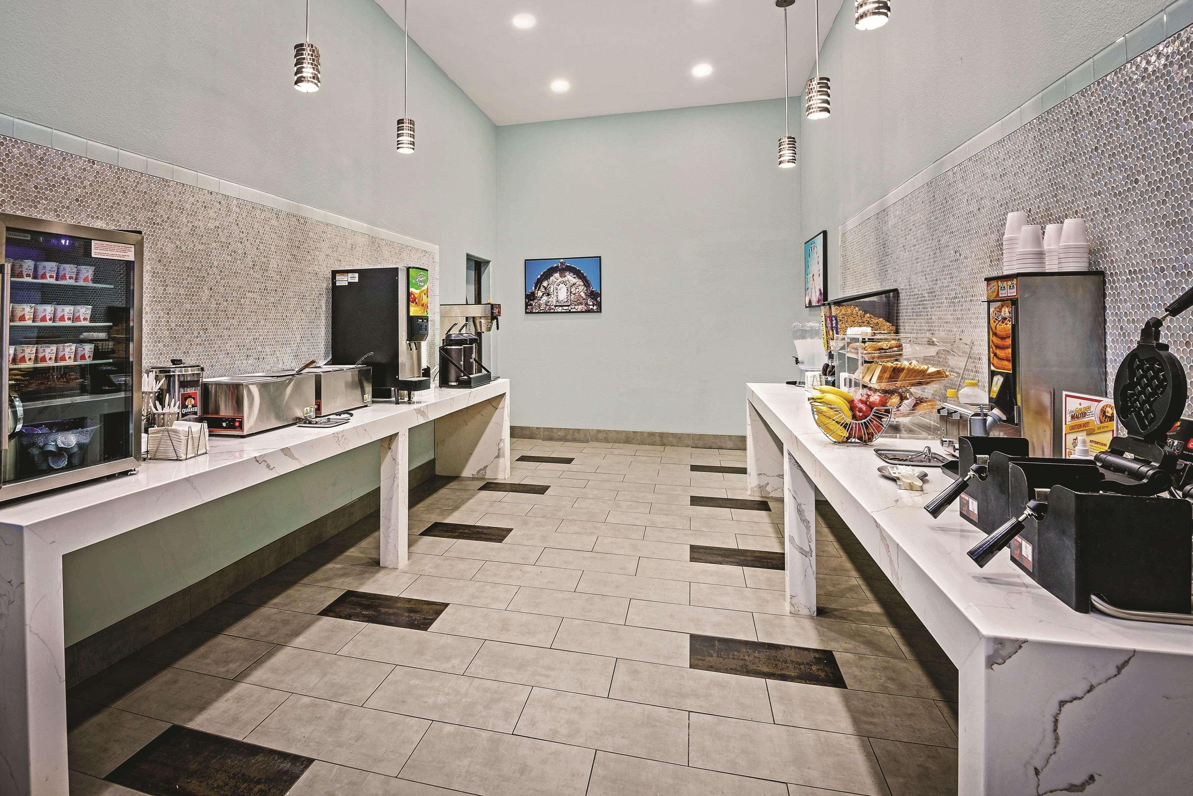 La Quinta By Wyndham San Antonio The 3*
