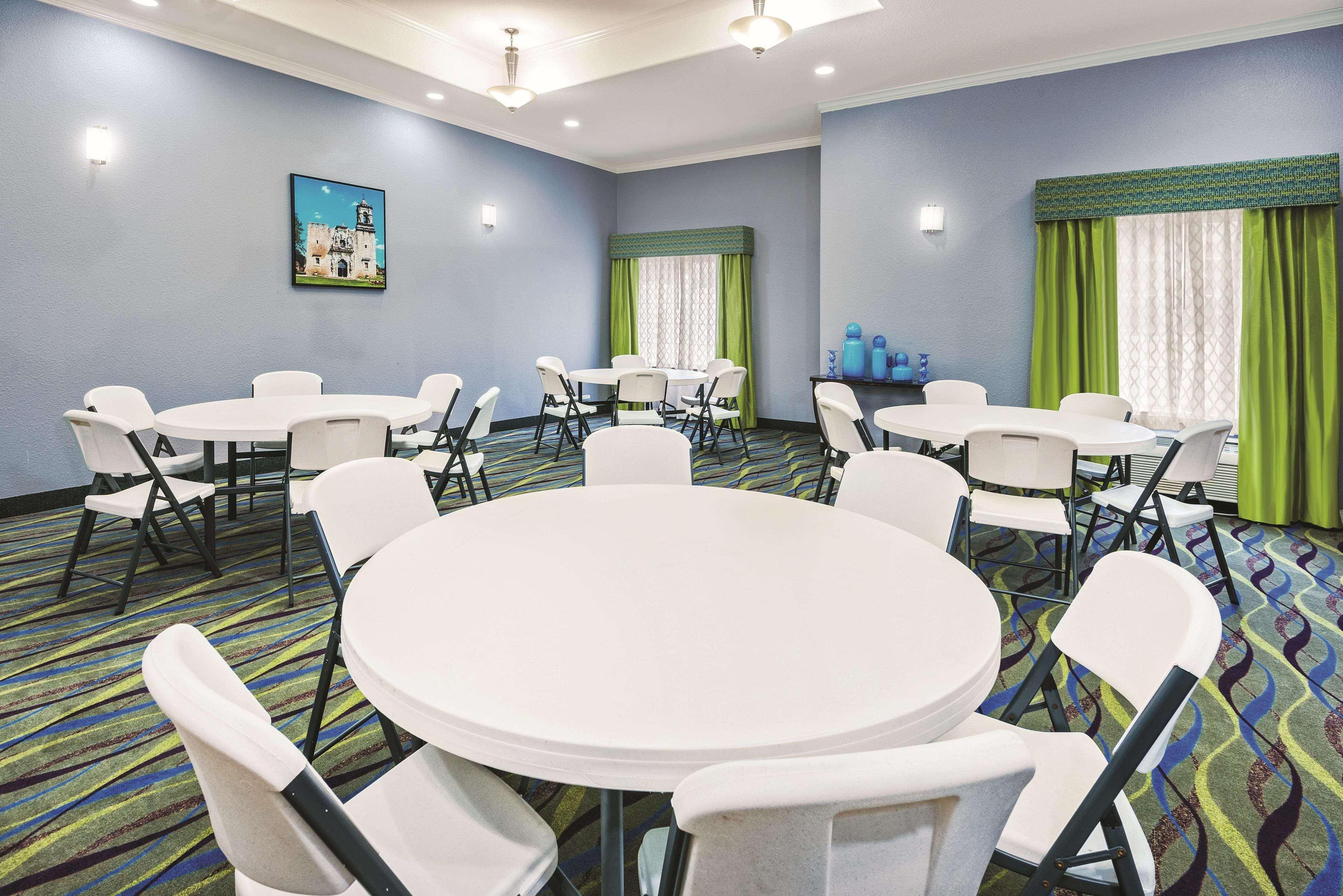 La Quinta By Wyndham San Antonio The