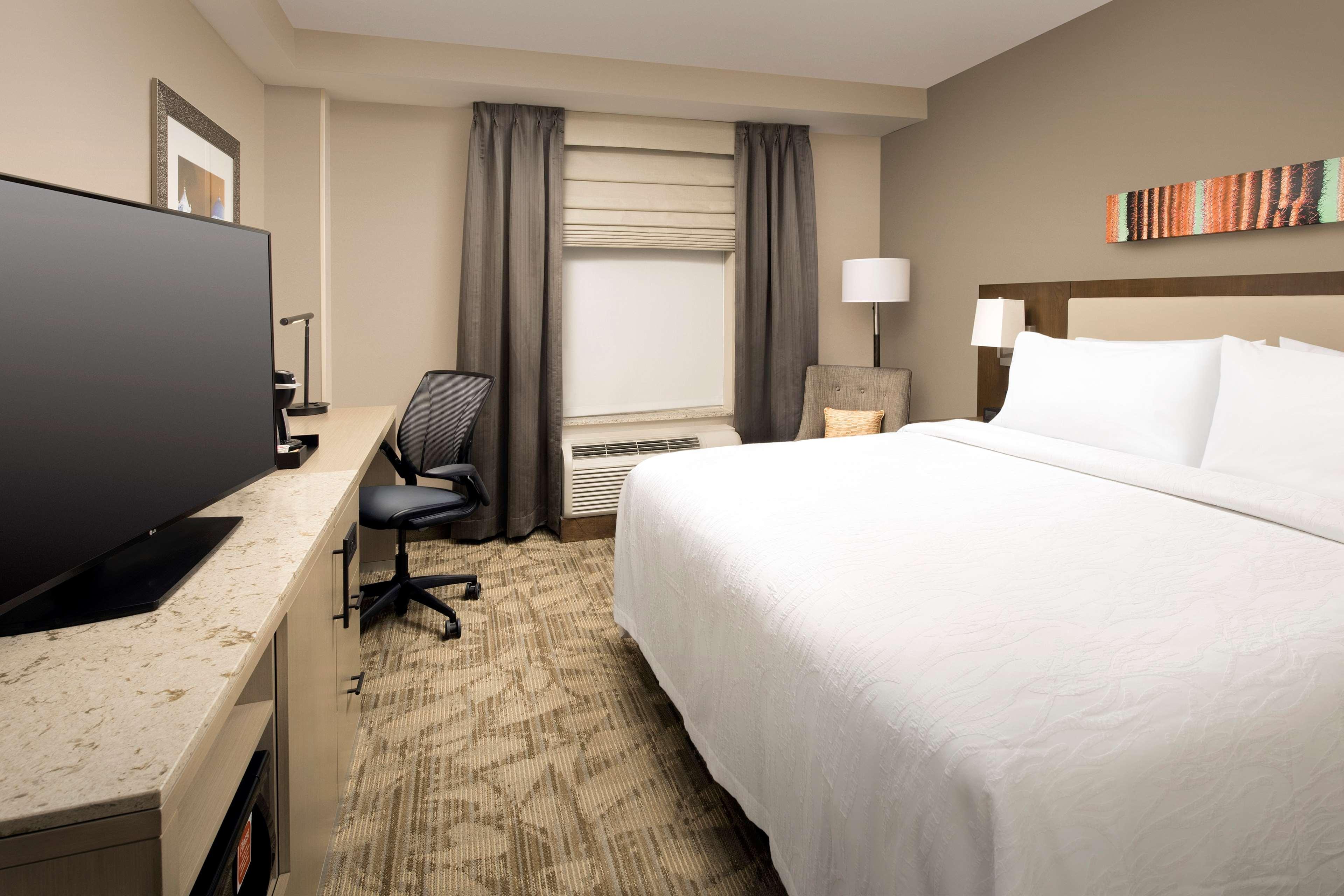 Hilton Garden Downtown Riverwalk 4*