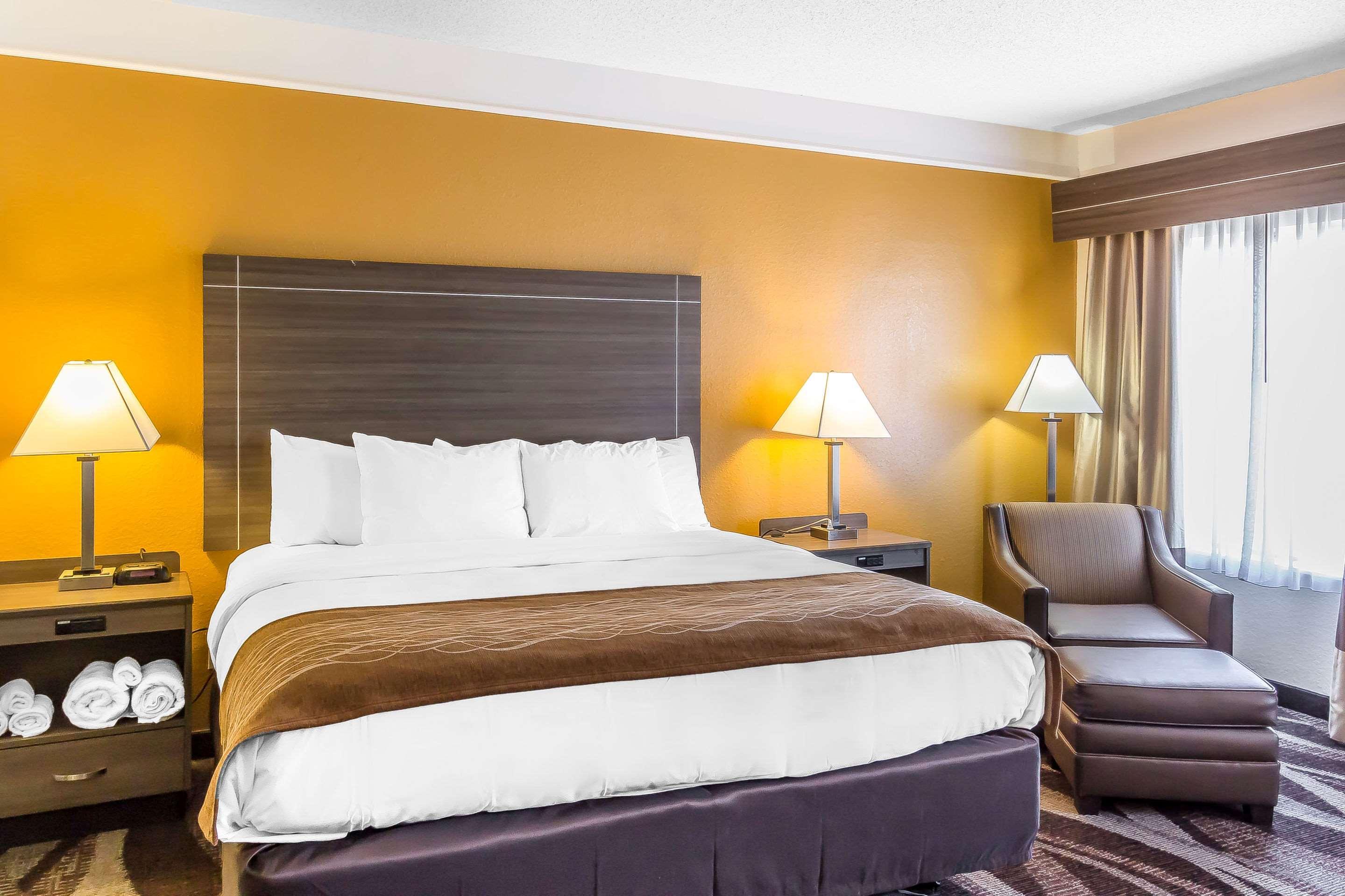 Inn Comfort Near Frost Bank Center 2*