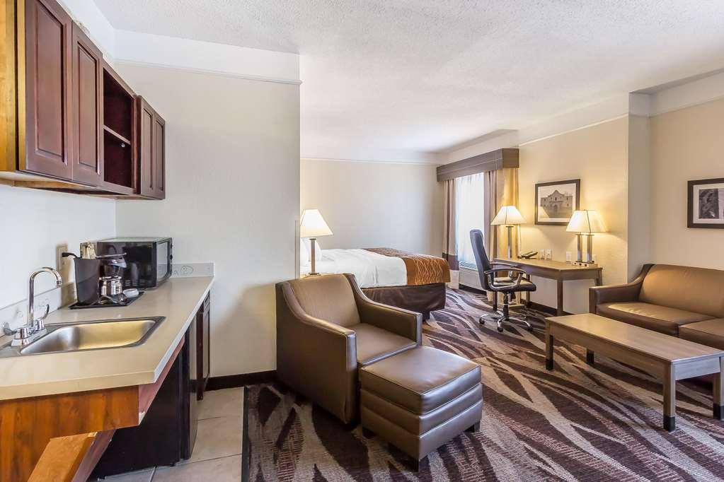 Comfort Near Frost Bank Center Inn 2*
