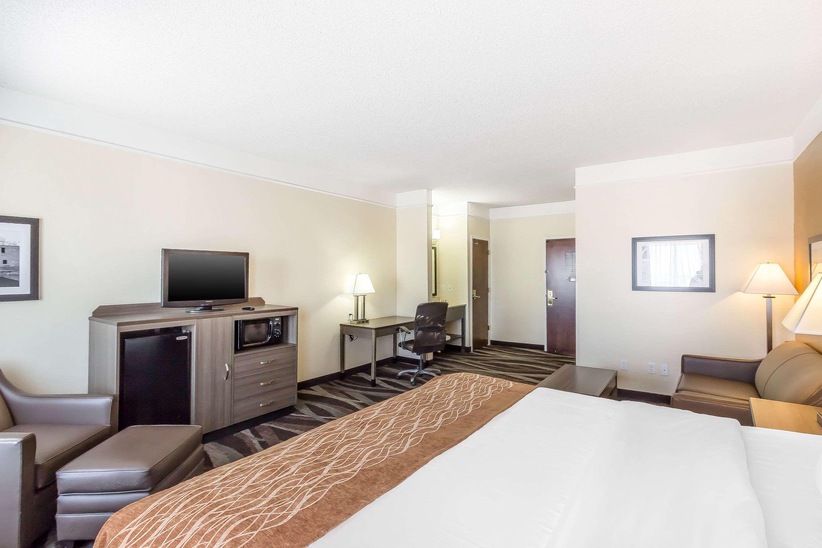 Inn Comfort Near Frost Bank Center