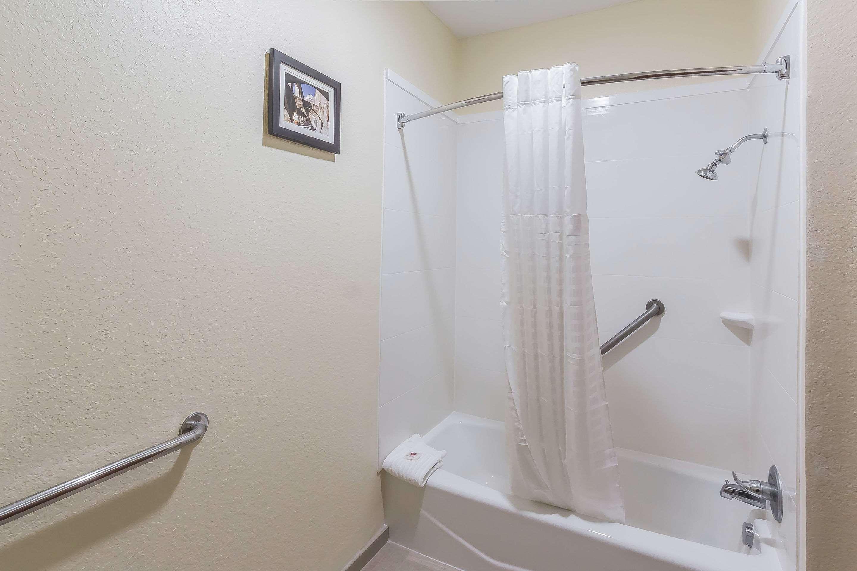 Comfort Near Frost Bank Center 2* San Antonio