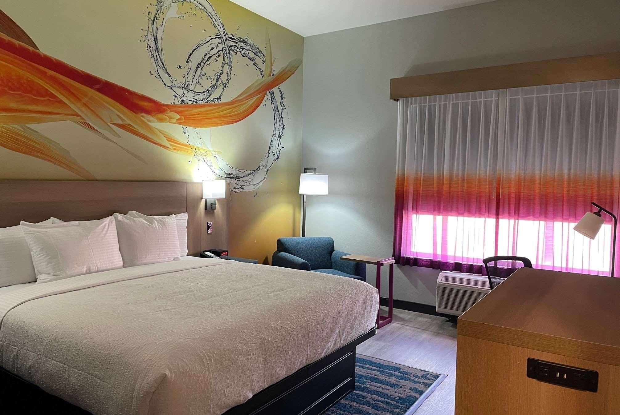 La Quinta & By Wyndham Seaworld Lafb Hotel