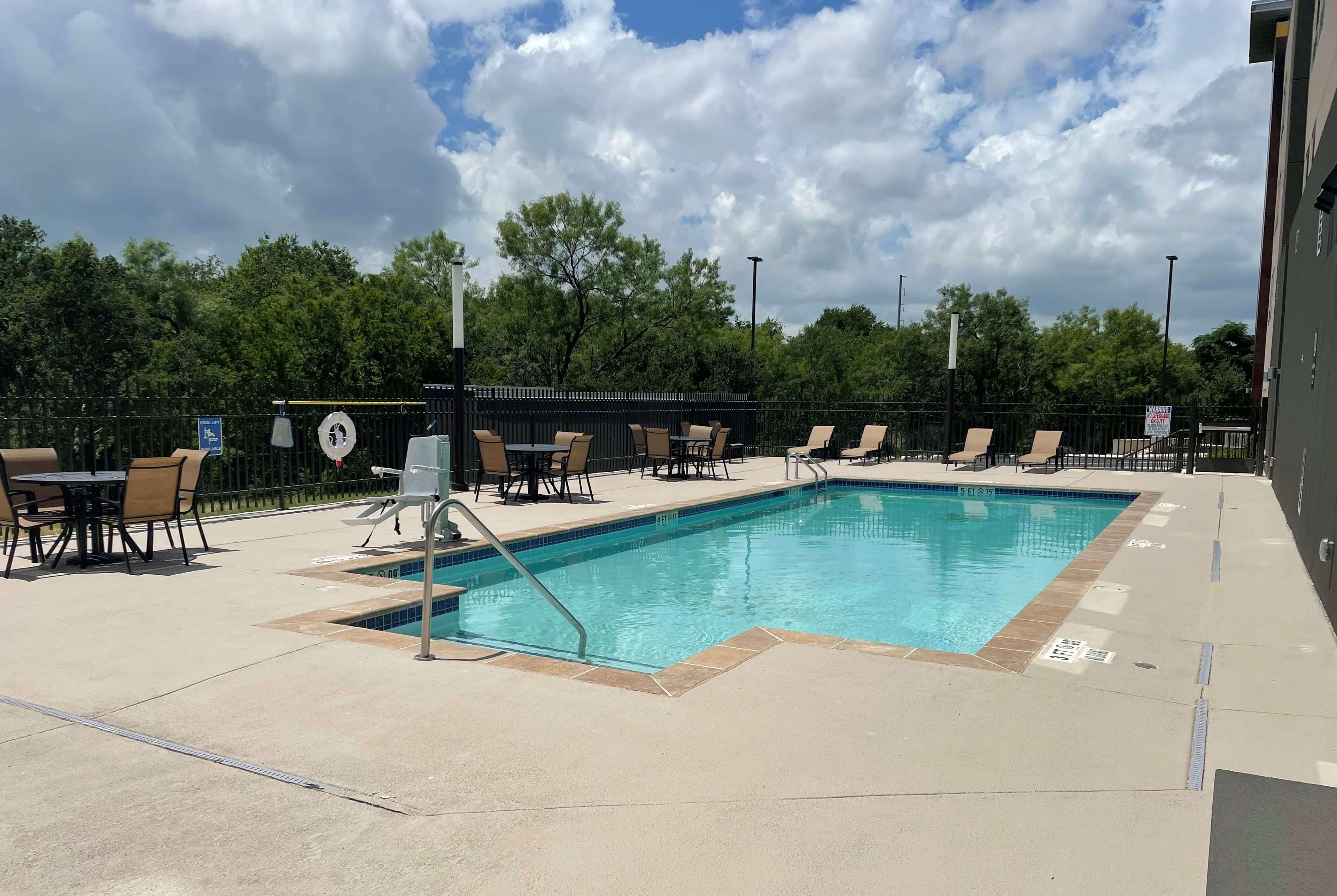 La Quinta & By Wyndham Seaworld Lafb