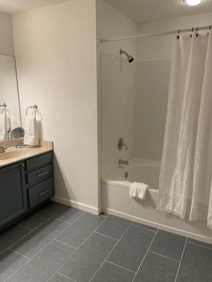 Holiday home Lovely Spacious Near Randolph, Six Flags, Seaworld, Riverwalk And Lackland
