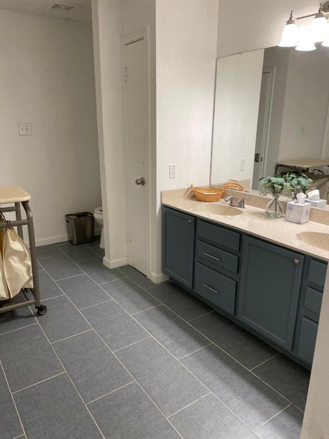 Lovely Spacious Near Randolph, Six Flags, Seaworld, Riverwalk And Lackland *
