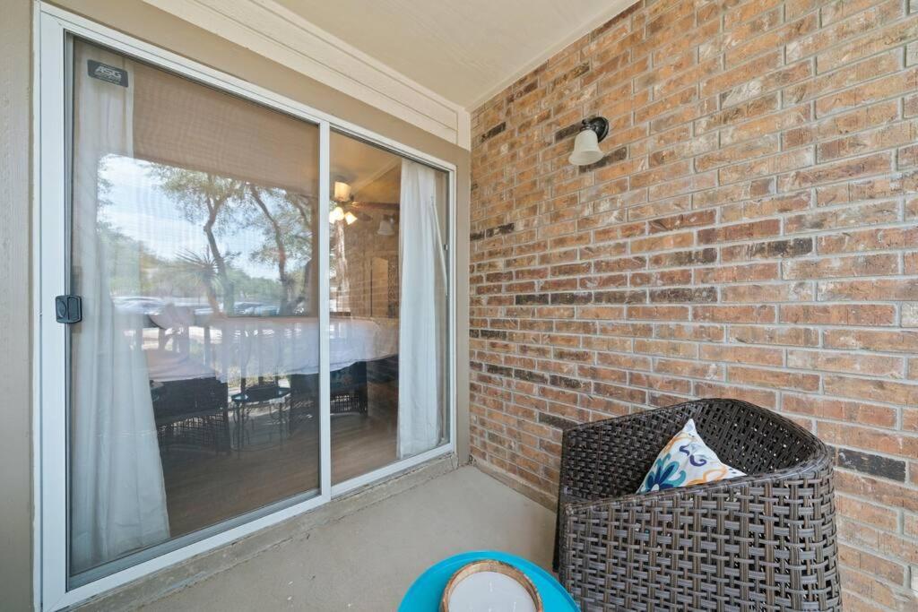 The Blue Belle Welcomes You! Rim/la Cantera Area *