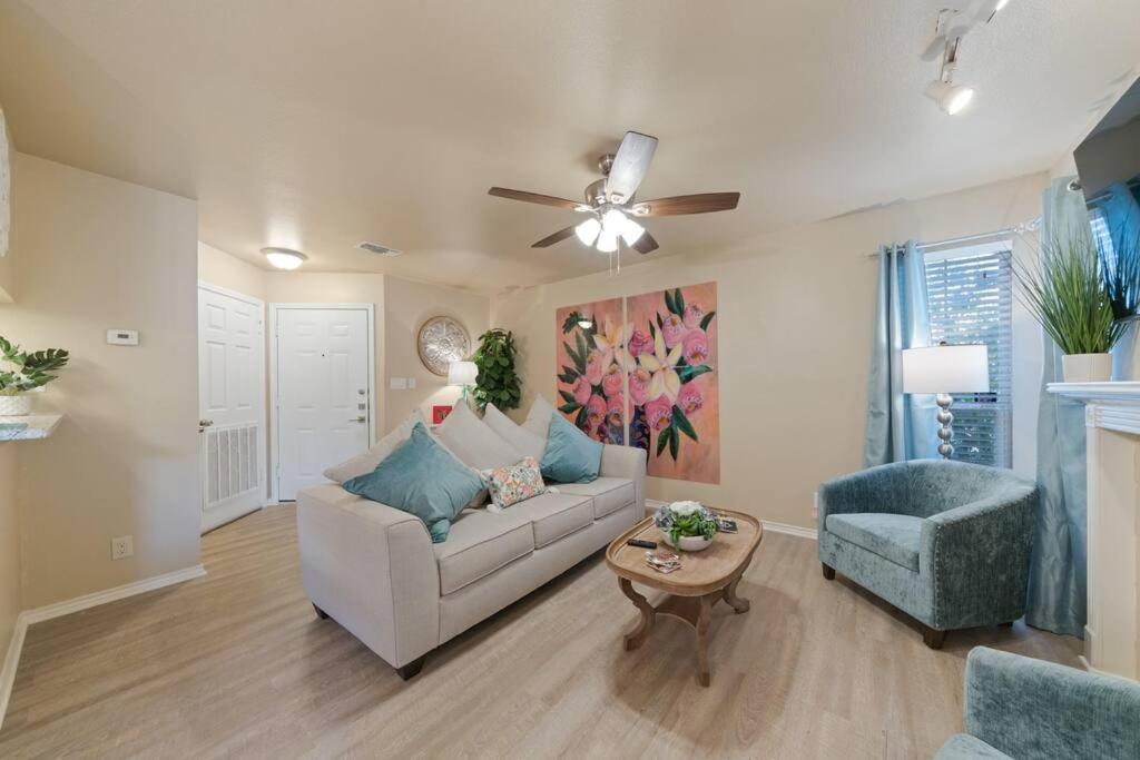 Apartment The Blue Belle Welcomes You! Rim/la Cantera Area *