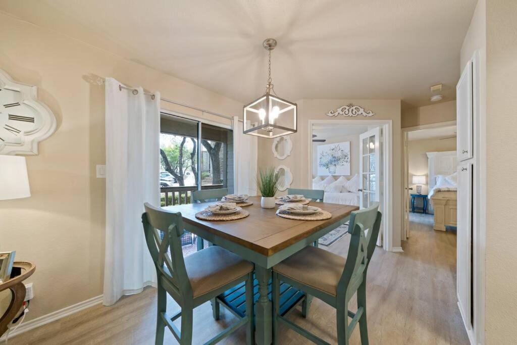 The Blue Belle Welcomes You! Rim/la Cantera Area Apartment *
