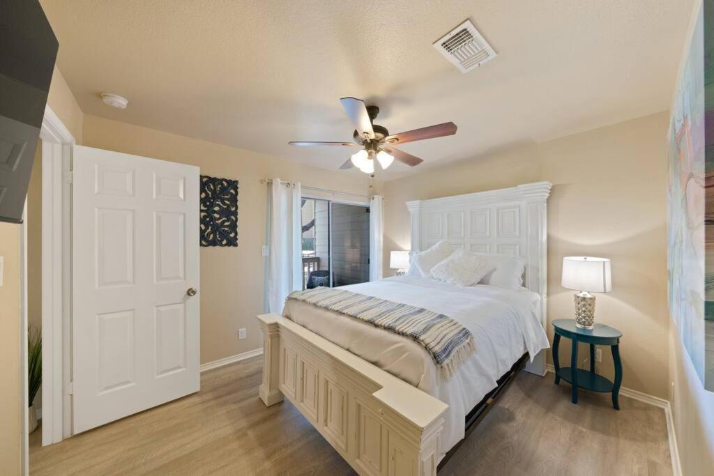 The Blue Belle Welcomes You! Rim/la Cantera Area