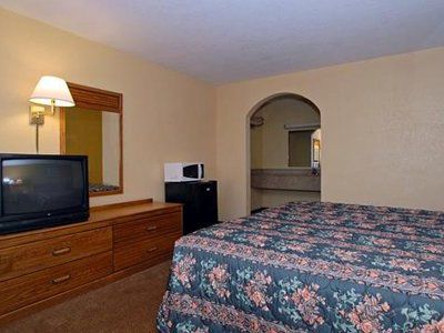 6 Tx I10 West Hotel