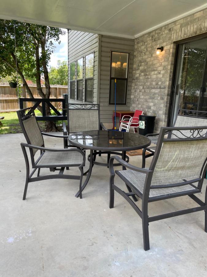 Lovely Spacious Near Randolph, Six Flags, Seaworld, Riverwalk And Lackland *