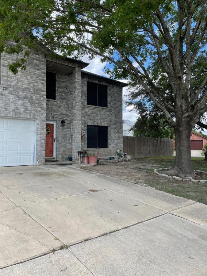 Holiday home Lovely Spacious Near Randolph, Six Flags, Seaworld, Riverwalk And Lackland *