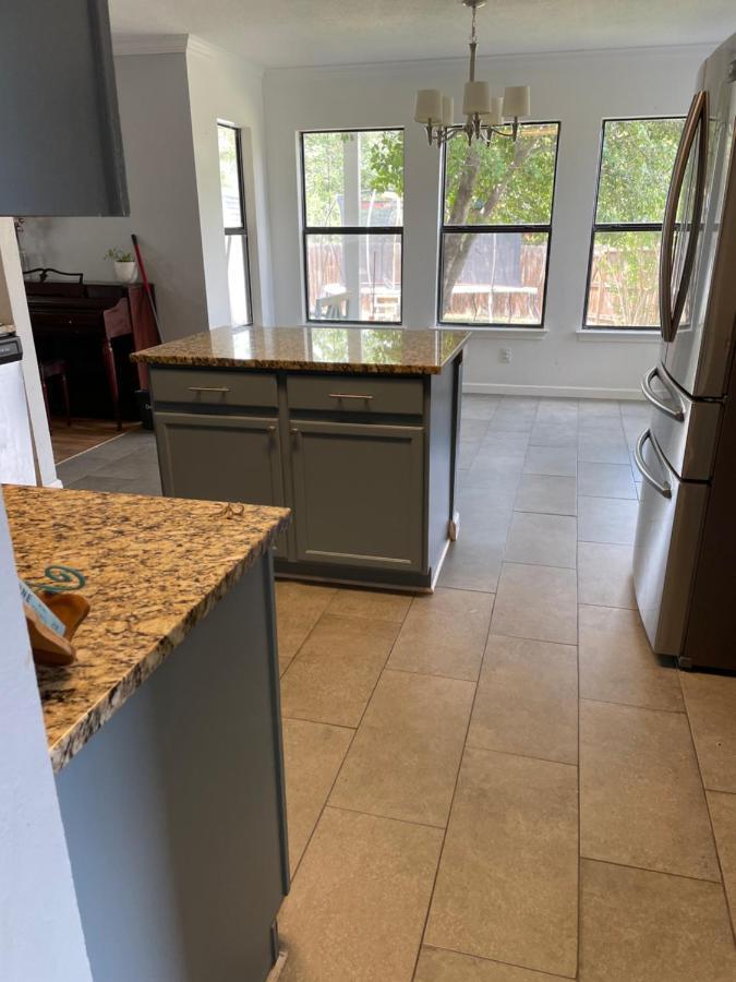 Lovely Spacious Near Randolph, Six Flags, Seaworld, Riverwalk And Lackland Holiday home