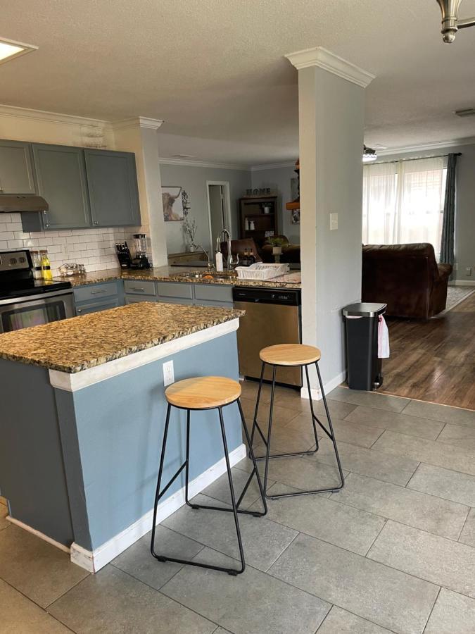 Lovely Spacious Near Randolph, Six Flags, Seaworld, Riverwalk And Lackland *