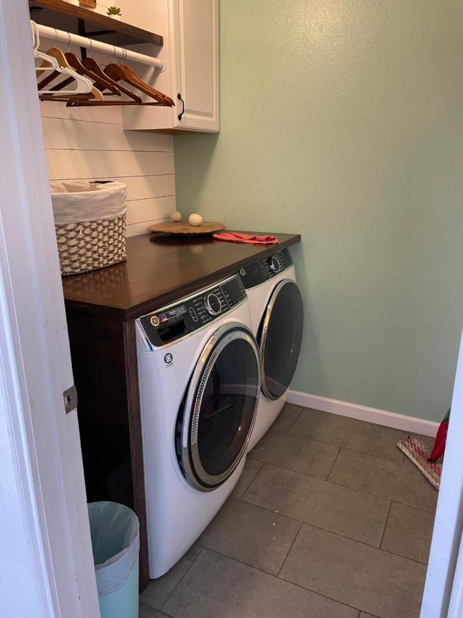 Holiday home Lovely Spacious Near Randolph, Six Flags, Seaworld, Riverwalk And Lackland *