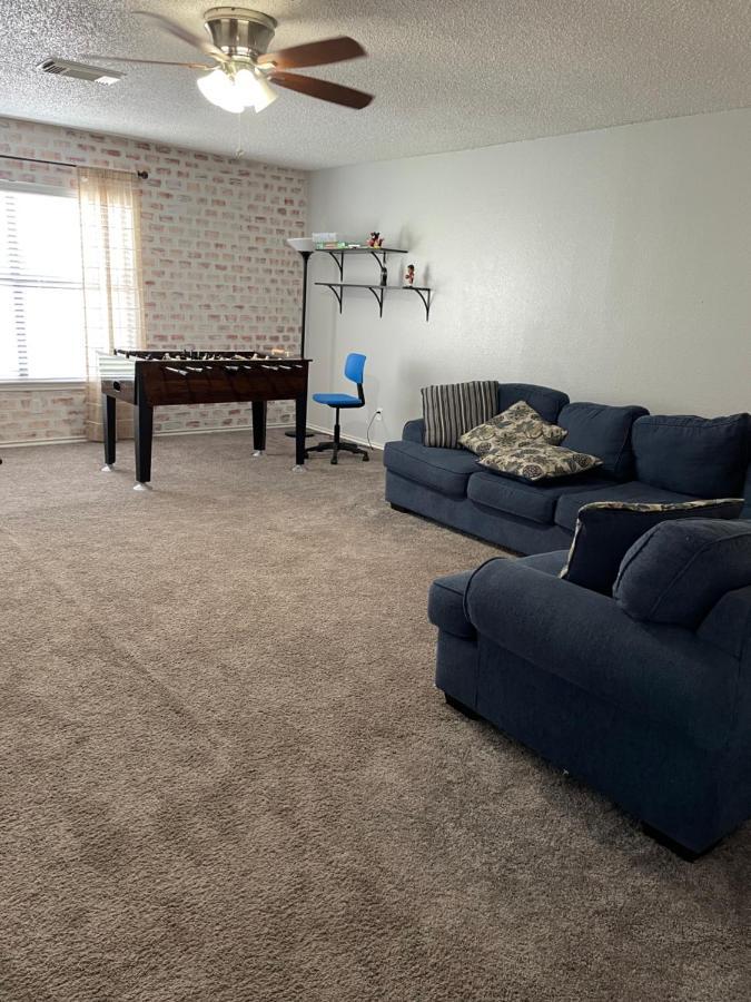 Lovely Spacious Near Randolph, Six Flags, Seaworld, Riverwalk And Lackland