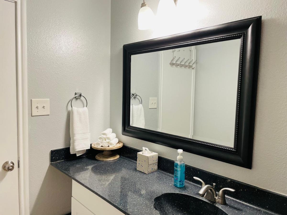 Lovely Spacious Near Randolph, Six Flags, Seaworld, Riverwalk And Lackland