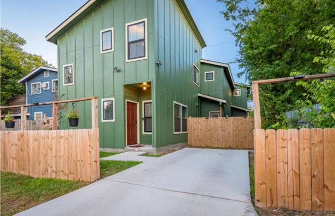 Eastlawn Place Cozy 2 Bdrm Townhome Near Downtown