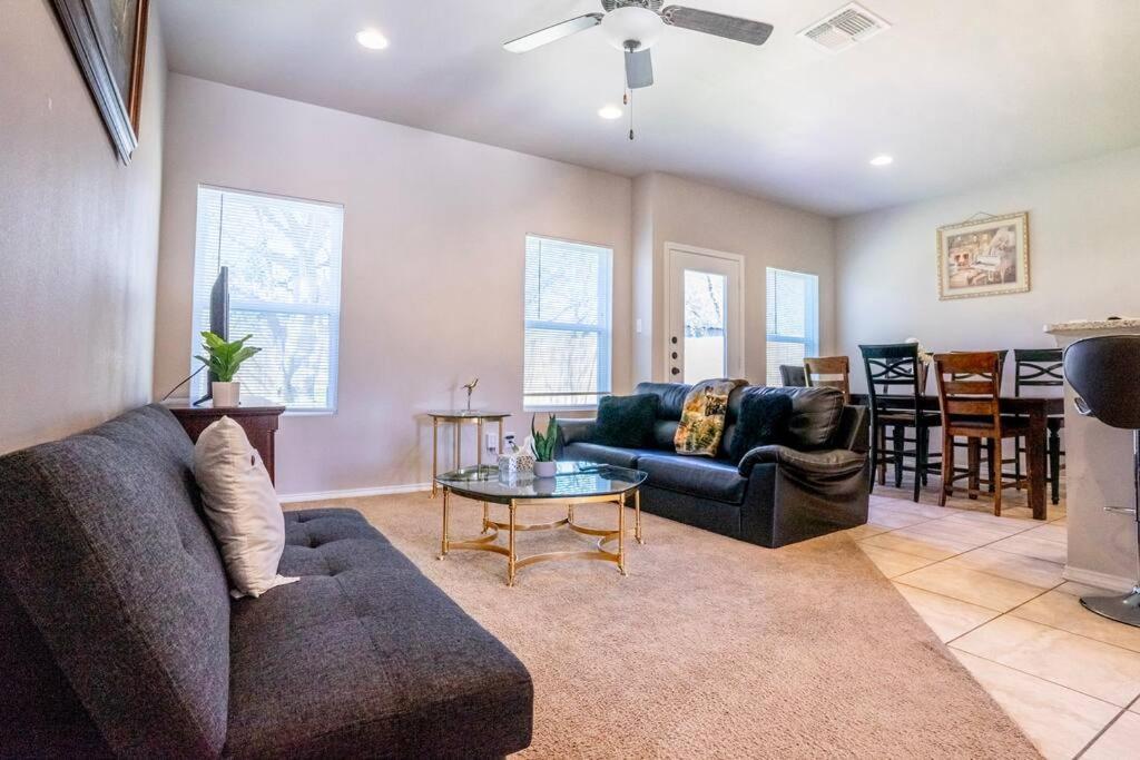 Spacious Arcade Retreat: Hot Tub Haven Near Airport *