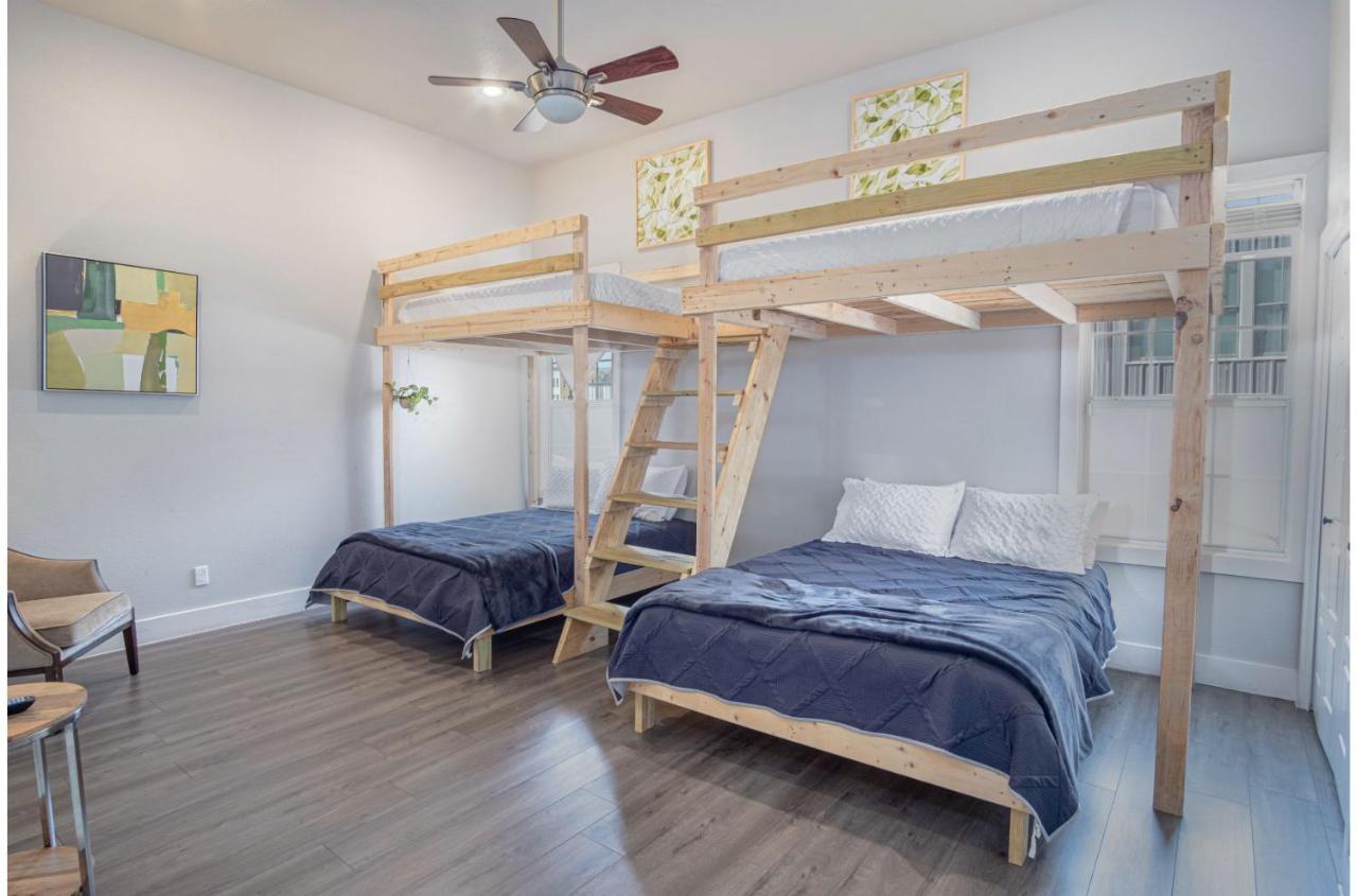 Gorgeous Family-friendly Near Downtown Holiday home San Antonio