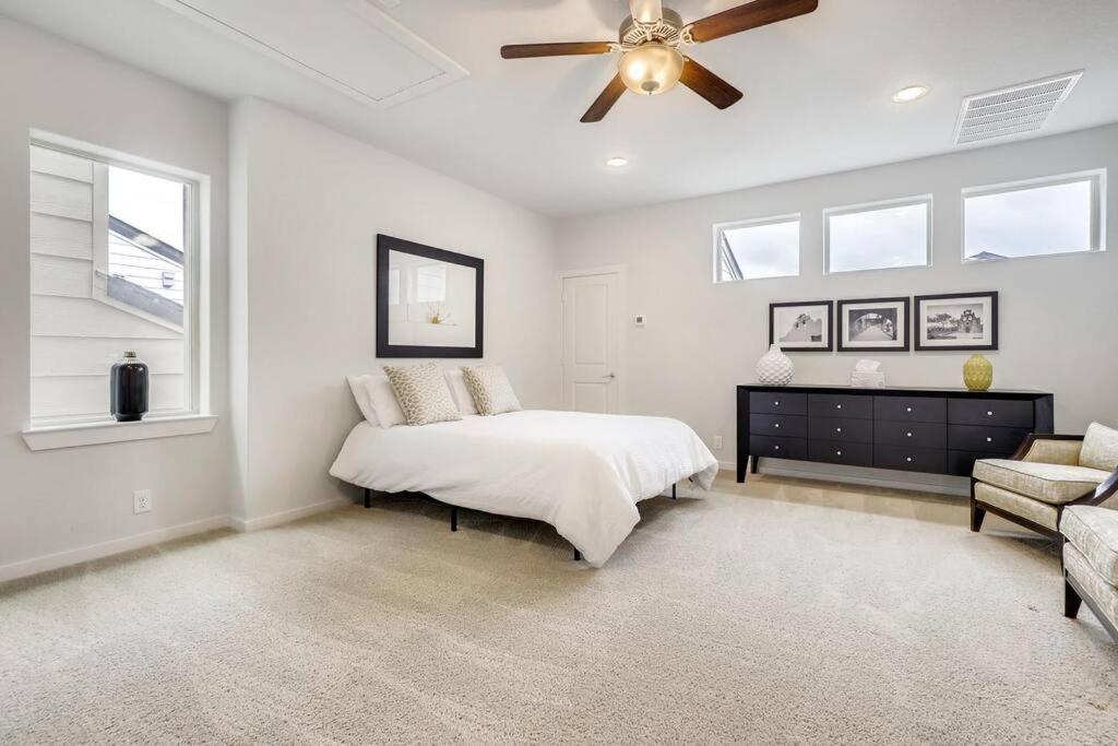 Gorgeous 4 Bed On St Mary's - Minutes To Riverwalk/pearl Holiday home San Antonio