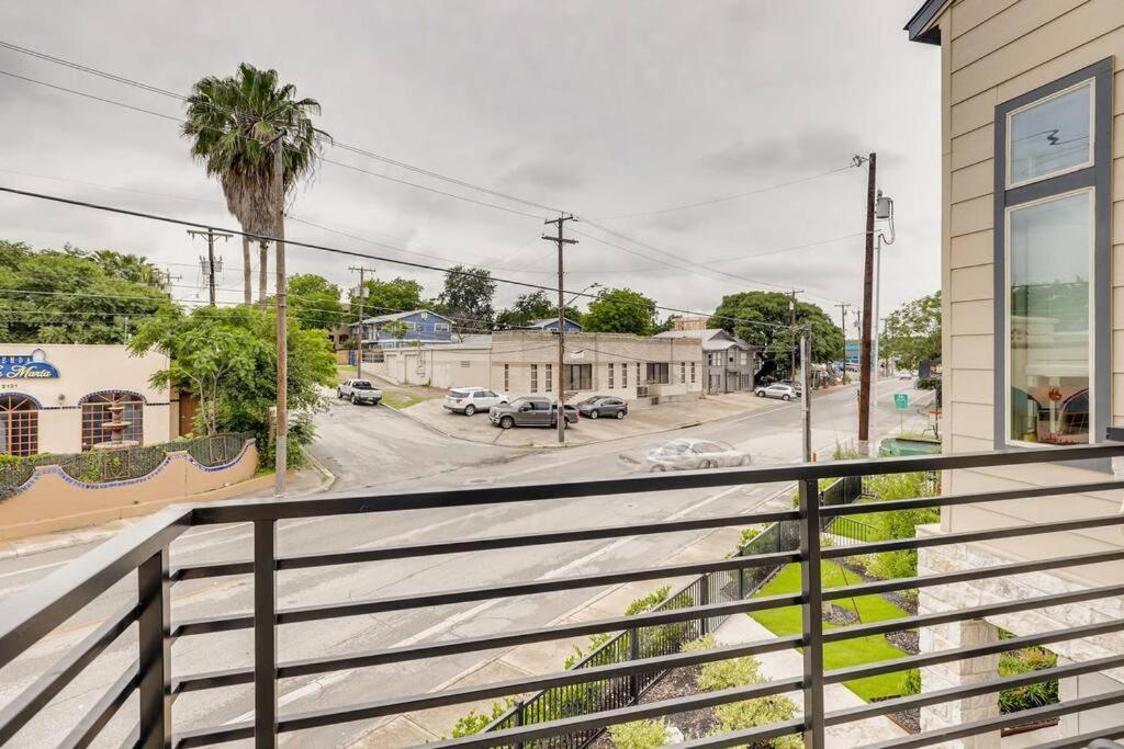 Holiday home Gorgeous 4 Bed On St Mary's - Minutes To Riverwalk/pearl San Antonio