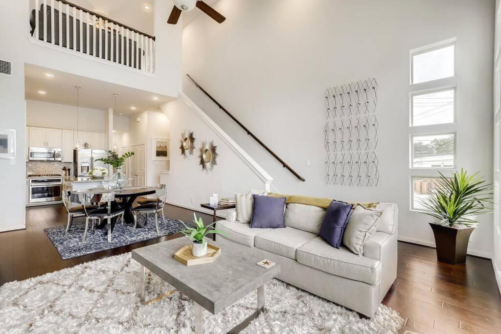 Gorgeous 4 Bed On St Mary's - Minutes To Riverwalk/pearl * San Antonio