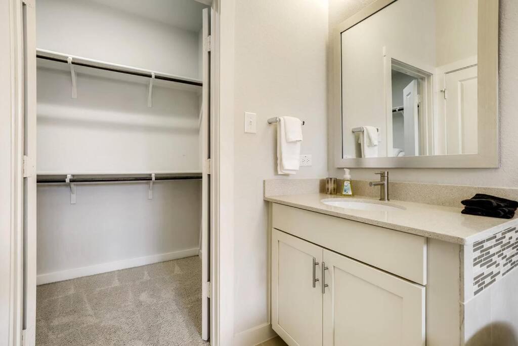 Gorgeous 4 Bed On St Mary's - Minutes To Riverwalk/pearl San Antonio