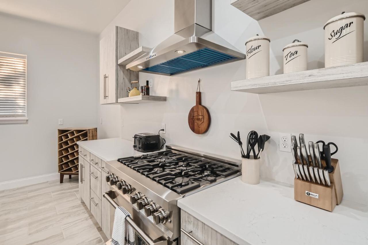 Luxury 5 Bdrm Home! Blocks To Dt/riverwalk/convention Center! Holiday home