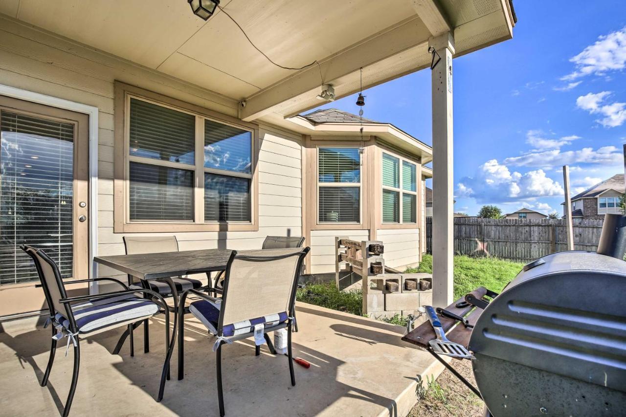 With Yard About 8 Mi To Lackland! Holiday home