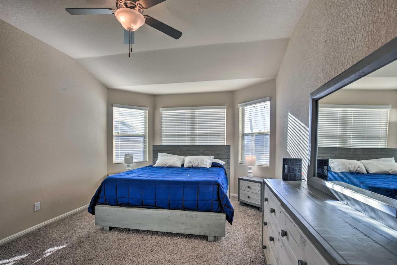 Holiday home With Yard About 8 Mi To Lackland!