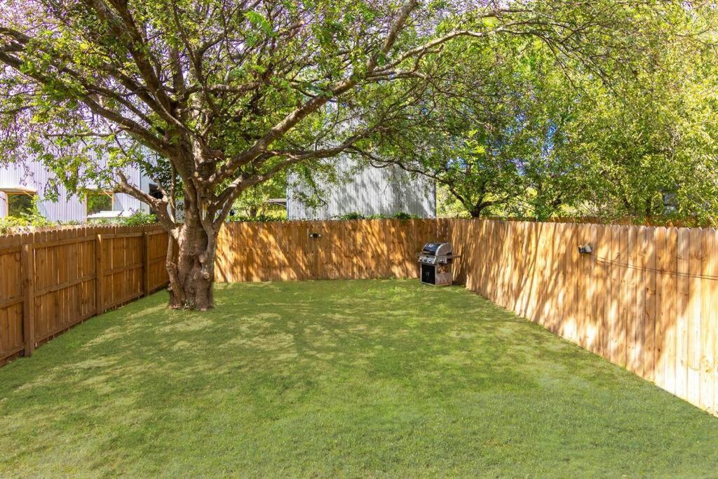 Spacious Arcade Retreat: Hot Tub Haven Near Airport San Antonio
