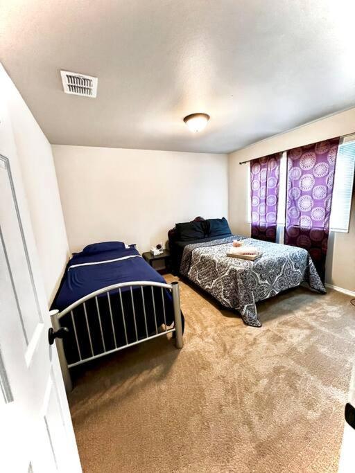 Spacious Arcade Retreat: Hot Tub Haven Near Airport * San Antonio