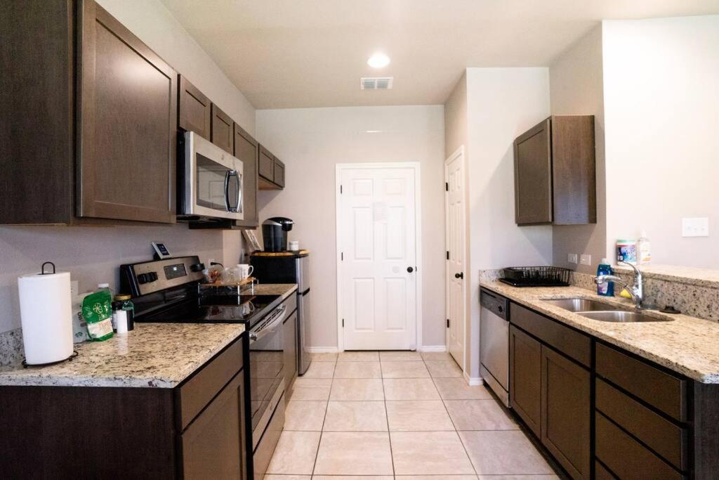 Spacious Arcade Retreat: Hot Tub Haven Near Airport Holiday home San Antonio