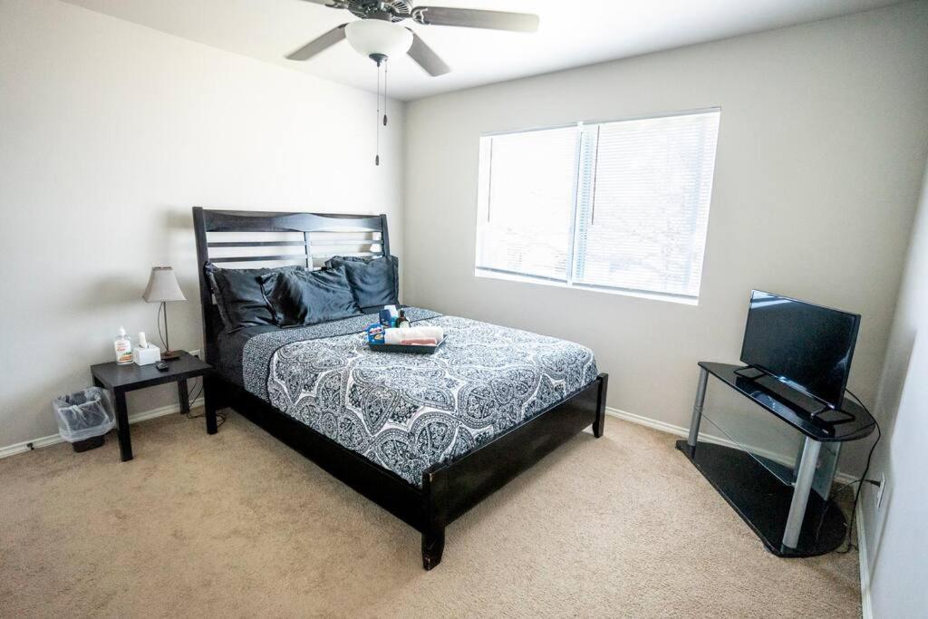 Spacious Arcade Retreat: Hot Tub Haven Near Airport * San Antonio