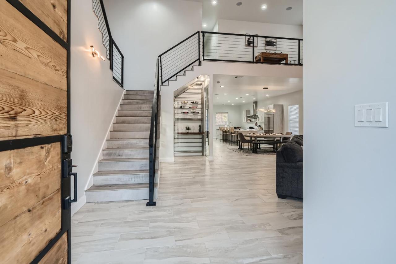 Holiday home Luxury 5 Bdrm Home! Blocks To Dt/riverwalk/convention Center! *