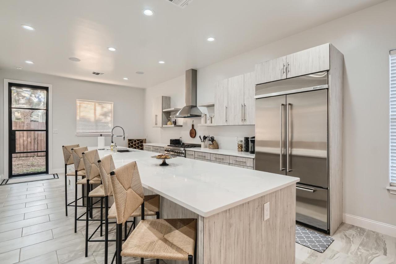 Luxury 5 Bdrm Home! Blocks To Dt/riverwalk/convention Center! Holiday home *