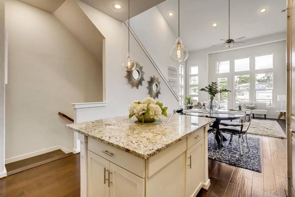 Gorgeous 4 Bed On St Mary's - Minutes To Riverwalk/pearl Holiday home