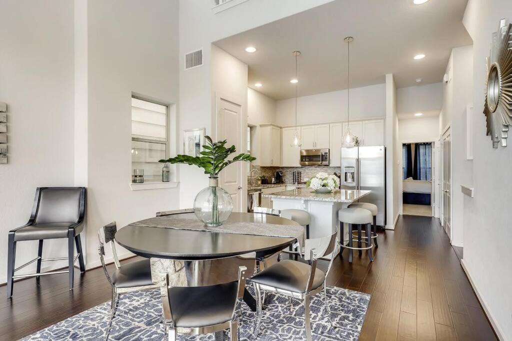 Gorgeous 4 Bed On St Mary's - Minutes To Riverwalk/pearl San Antonio