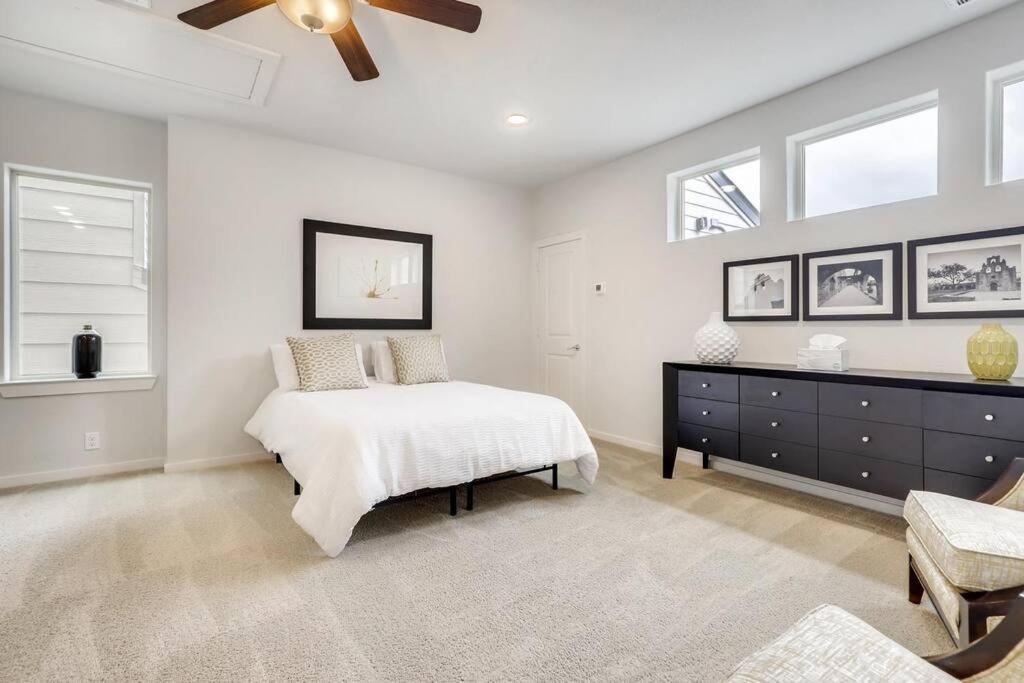 Gorgeous 4 Bed On St Mary's - Minutes To Riverwalk/pearl * San Antonio