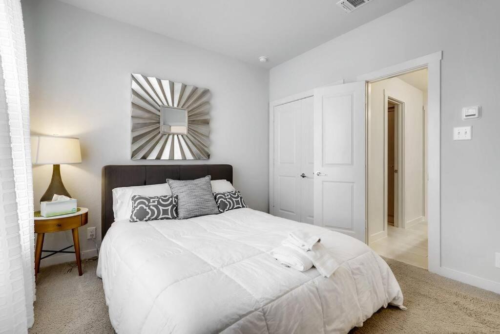 Gorgeous 4 Bed On St Mary's - Minutes To Riverwalk/pearl * San Antonio