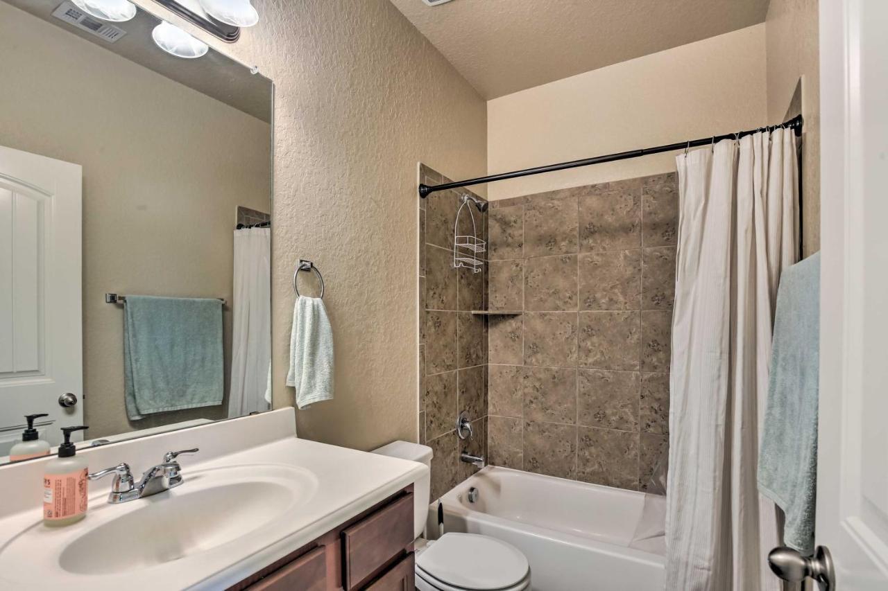 With Yard About 8 Mi To Lackland! Holiday home
