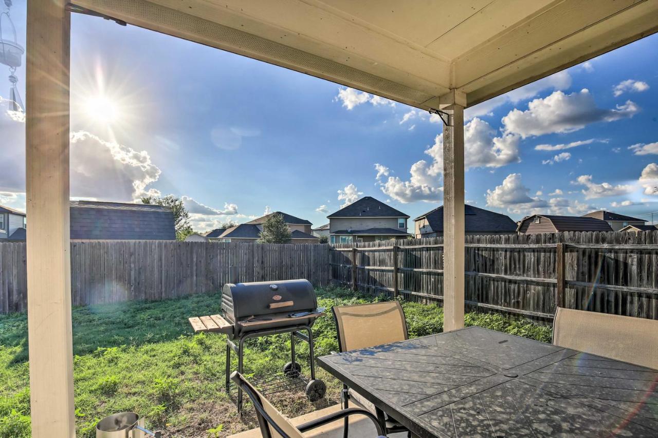 Holiday home With Yard About 8 Mi To Lackland!